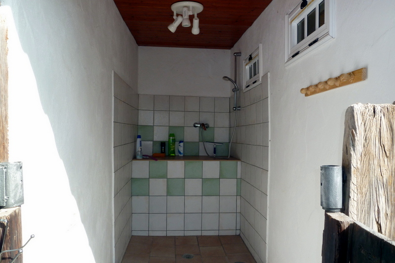 Hier duscht man mit Blick aufs Meer